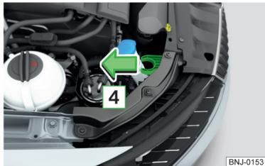 SKODA Fabia 3 Phase 1 (2015-2017) - Démontage/montage du support de la tubulure du réservoir d'eau de lavage - 4