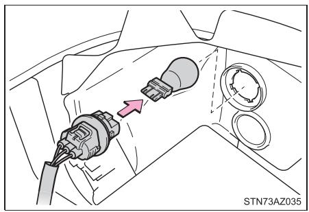 TOYOTA Tundra (2019) - ■ Feux de stationnement/clignotants avant (projecteurs de type à ampoule) - 2