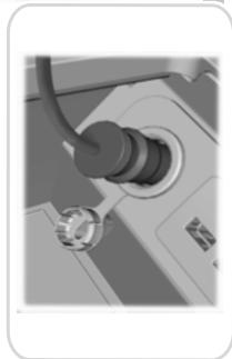 FORD Edge (2021) - Première étape: regonflage du pneau au moyen du produit d'obturation et du compresseur - 5