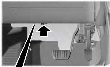 FORD Edge (2021) - Activation du cable de déverrouillage manuel de la position de stationnement (P) - 1