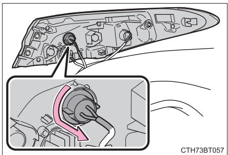 TOYOTA Camry (2023) - ■ Clignotants arrêté (type à ampoule) et deux de gabarit arrêté (type à ampoule) - 7