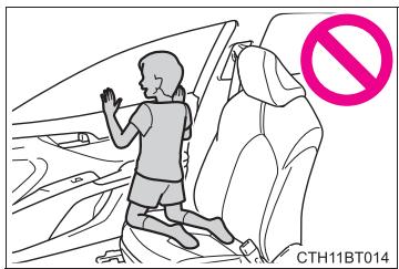 TOYOTA Camry (2023) - Precautions relatives aux coussins gonflables SRS - 4