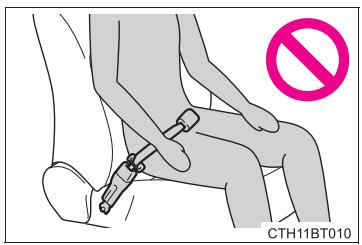 TOYOTA Camry (2023) - Precautions relatives aux coussins gonflables SRS - 1