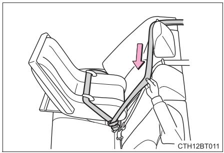 TOYOTA Camry (2023) - Siège de sécurité infant fixé avec une ceinture de sécurité - 3