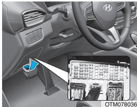 HYUNDAI Santa Fe (2018-2020) - Remplacement d'un fusible au tableau de bord - 1