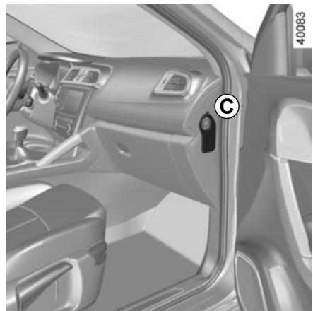 RENAULT Kadjar (2015-2018) - Fusibles dans l'habitacle A ou B côté gauche du véhicule - 2