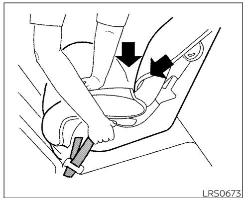NISSAN Kicks (2024) - Ensemble de retenue d'enfant orienté vers l'arrière, monté sur sangle, étape 2 - 1
