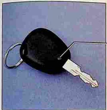 RENAULT Safrane Phase 2 (1996-2002) - Telecommande des PORTES (piles) - 1