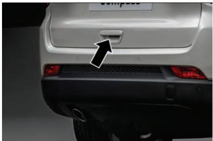 JEEP Compass Phase 1 (2016-2021) - Emplacement du levier de déverrouillage électronique du hayon/dispositif Passive Entry - 1