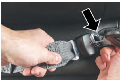 JEEP Compass Phase 1 (2016-2021) - Instructions d'utilisation de la ceinture de sécurité centrale de deuxieme rangée - 3