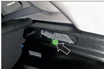 JEEP Compass Phase 1 (2016-2021) - Déverrouillage d'urgence du volet de replissage de carburant - 2