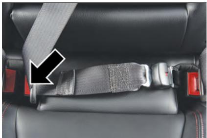 JEEP Compass Phase 1 (2016-2021) - Instructions d'utilisation de la ceinture de sécurité centrale de deuxieme rangée - 2