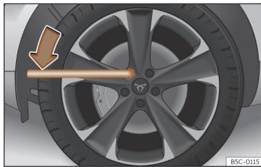 Cupra Born (2022) - Desserrage des boulons de roue - 1