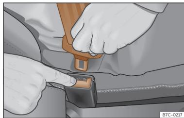 Cupra Born (2022) - Attacher et détacher la ceinture de sécurité - 2