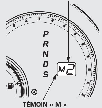 Acura RDX (2012) - Utilisation des selecteurs de vitesse sur le volant à la position S (mode d'embrayage séquentiel) - 1