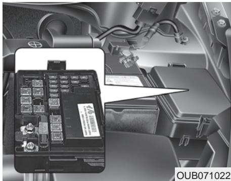 KIA Rio (2014) - Remplacer un fusible sur le panneau intérieur - 2