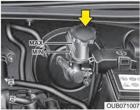KIA Rio (2014) - LIQUIDE DE FREIN ET D'EMBRAYAGE (SI ÉQUIPÉ) - 1