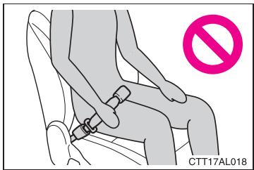 TOYOTA Matrix (2014) - Precautions concerning le coussin gonflable SRS - 1