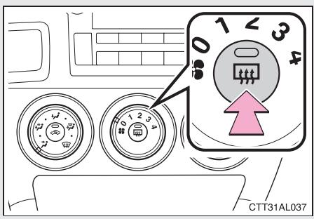 TOYOTA Matrix (2014) - 3-1. Utilisation du système de climatisation et du désembUAGE   Désembuage de lunette arrière et de rétroviseurs extérieurs - 1