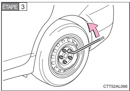 TOYOTA Matrix (2014) - Remplacement d'une roue crevee - 3