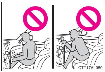 TOYOTA Matrix (2014) - Precautions concerning le coussin gonflable SRS - 1