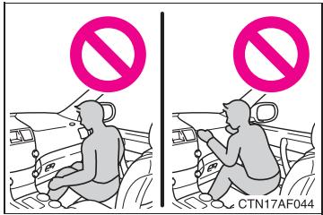 TOYOTA Highlander (2009) - Precautions à observer avec les sacs de sécurité gonflables SRS - 1