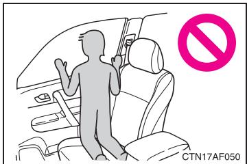 TOYOTA Highlander (2009) - Precautions à observer avec les sacs de sécurité gonflables SRS - 4