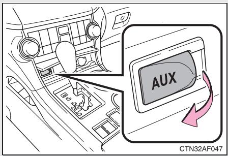TOYOTA Highlander (2009) - Utilisation de l'adaptateur AUX - 1