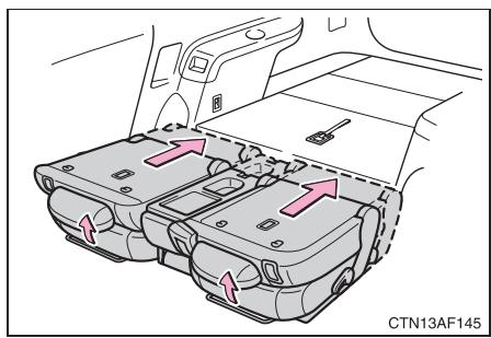 TOYOTA Highlander (2009) - Apre's have rabbtu les sieges de la deuxieme rangée - 1
