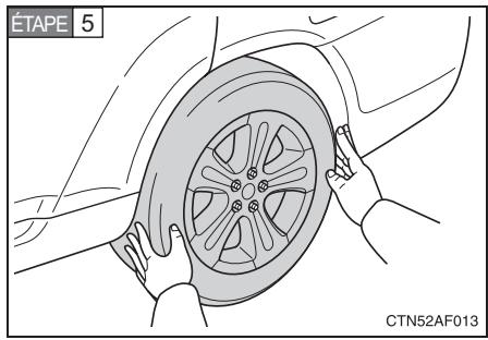 TOYOTA Highlander (2009) - Remplacement d'une roue crevee - 5