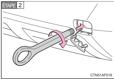 TOYOTA Highlander (2009) - Montage de l'anneau de remorquage - 2