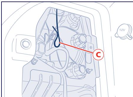Maserati Quattroporte (2008-2012) - Ouverture d'urgence du volet réservoir carburant - 3