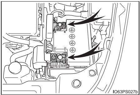 TOYOTA Prius (2018) - ■ Extérieur de la batterie de 12 volts - 1