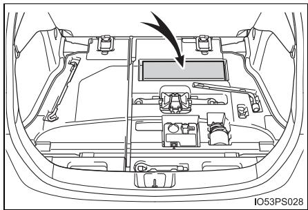 TOYOTA Prius (2018) - Espace de rangement du réflecteur d'urgence - 1