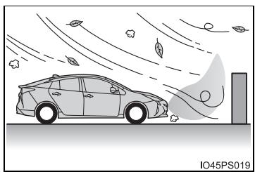 TOYOTA Prius (2018) - ■ Situations dans lesquelles le système peut fonctionner même s'il n'y a aucun risque de collision - 4