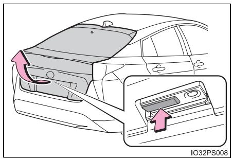 TOYOTA Prius (2018) - Ouverture du hayon depuis l'extérieur du véhicule - 1