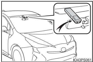 TOYOTA Prius (2018) - ■ Essuie-glaces avant avec détecteur de pluie (si le véhicule en est doté) - 4