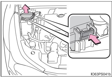 TOYOTA Prius (2018) - Vérification et remplacement des fusibles - 1