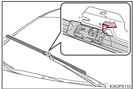 TOYOTA Prius (2018) - Retrait et installation des balais d'essuie-glaces avant - 2