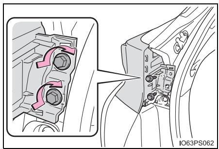 TOYOTA Prius (2018) - ■ Clignotants arrière et feux de recul - 8