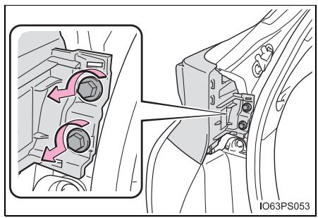 TOYOTA Prius (2018) - ■ Clignotants arrière et feux de recul - 2