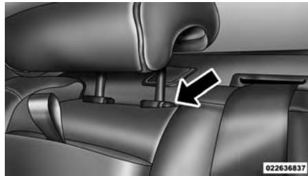 DODGE Charger (2013) - Poser des dispositifs de retenue d'enfant à l'aide de l'ancrage d'attache supérieur : - 2