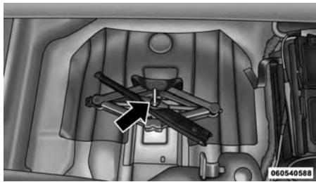 DODGE Charger (2013) - Emplacement du cric et rangement de la roue de secours - 3