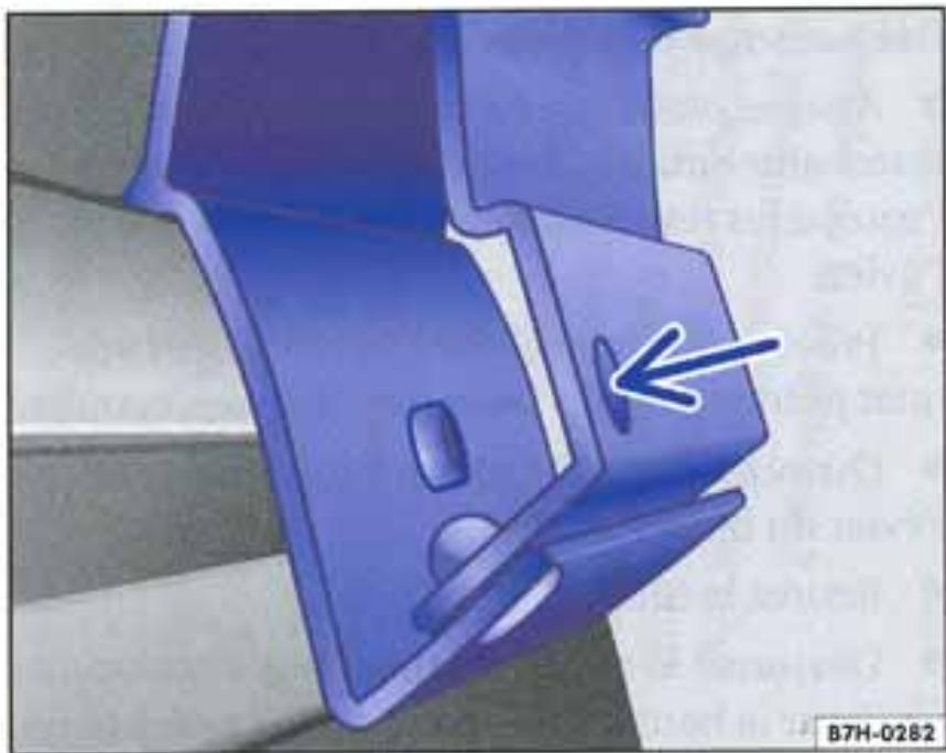 VOLKSWAGEN California (2003-2009) - Démontage des supports de marquise - 1