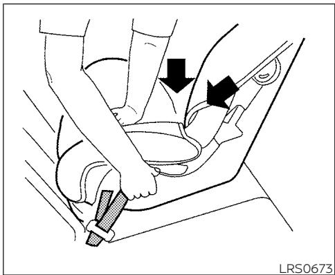 NISSAN Sentra 2024 - Ensemble de retenue d'enfant orienté vers l'arrière, monté sur sangle, étape 2 - 2