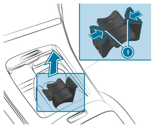 Mercedes-Benz Classe C (2024) - DÉPOSE DES LANGUETTES DU PORTE-GOBELET - 1
