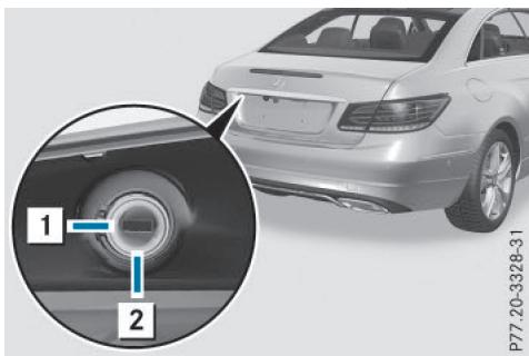 Mercedes-Benz Classe E Coupé (2016-2020) - Déverrouillage du coffre (clé de secours) - 1