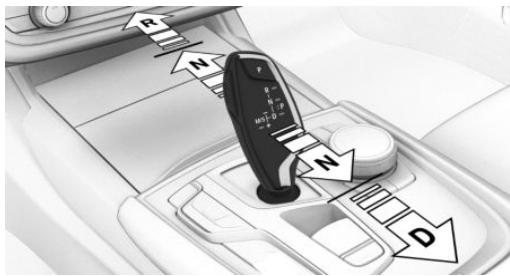 BMW X4 (2020) - Placer la manette de selection sur D, N ou R - 1