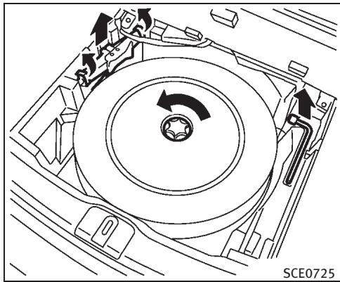 INFINITI EX (2010) - Sortir la roue de secours et les outils - 1