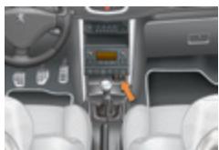 PEUGEOT 207 CC Phase 3 (2012-2015) - Utiliser l'entree auxiliaire (aux) - 1